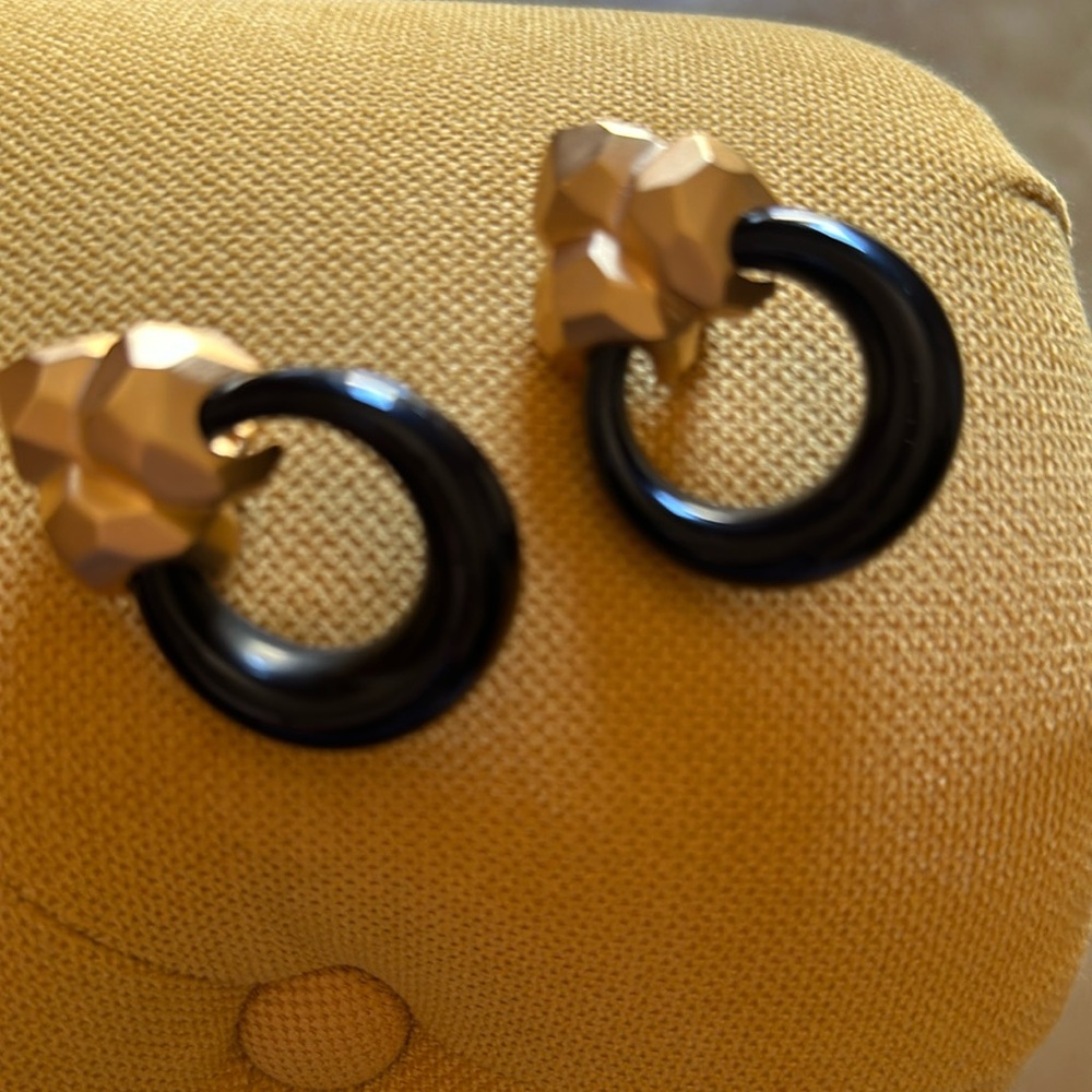 Beautiful clip on earrings in new condition.